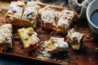 Λαχταριστό κέικ κανέλα με τζίντζερ και σταφίδες