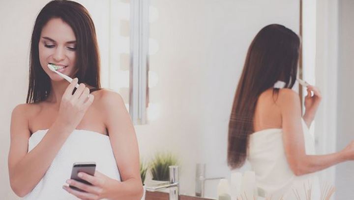 6 καθημερινές συνήθειες που σε γεμίζουν αμέτρητα μικρόβια