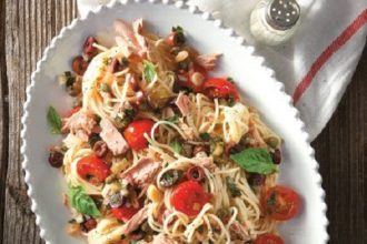 Σπαγγέτι με τόνο, κάππαρη, ντοματίνια και ελιές