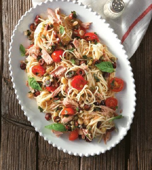 Σπαγγέτι με τόνο, κάππαρη, ντοματίνια και ελιές