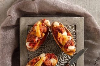 Σπεντζοφάι σε χωριάτικο ψωμί