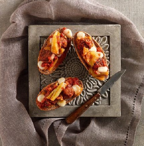 Σπεντζοφάι σε χωριάτικο ψωμί