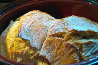 Ψωμί, χωρίς ζύμωμα, στη γάστρα