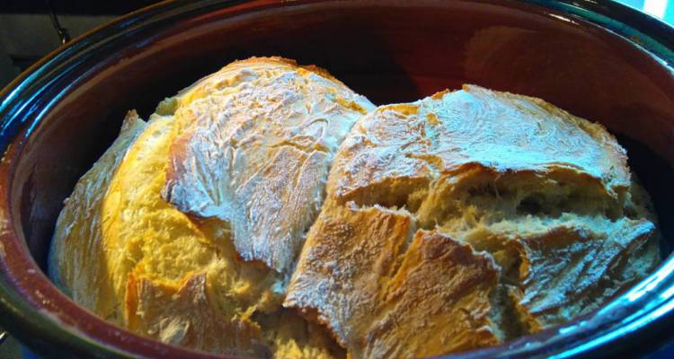 Ψωμί, χωρίς ζύμωμα, στη γάστρα