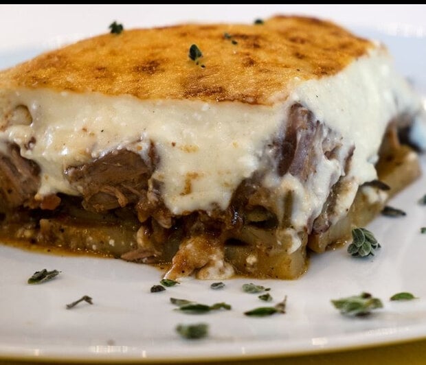 Μουσακάς με μοσχάρι ραγού, από τον Γιώργο Τσούλη