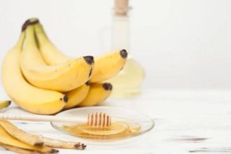Μάσκα με μπανάνα για λαμπερή επιδερμίδα μέχρι τις γιορτές