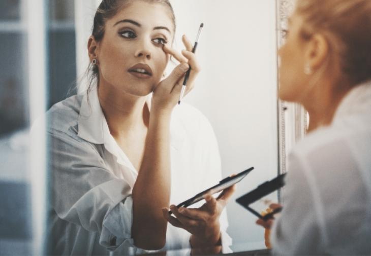 3 κινήσεις που θα αναδείξουν το μακιγιάζ σου στη στιγμή