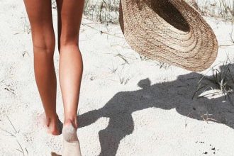 Θάμπωσε το πεντικιούρ σου; Διάβασε πως θα το κάνεις λαμπερό για λίγο ακόμα!