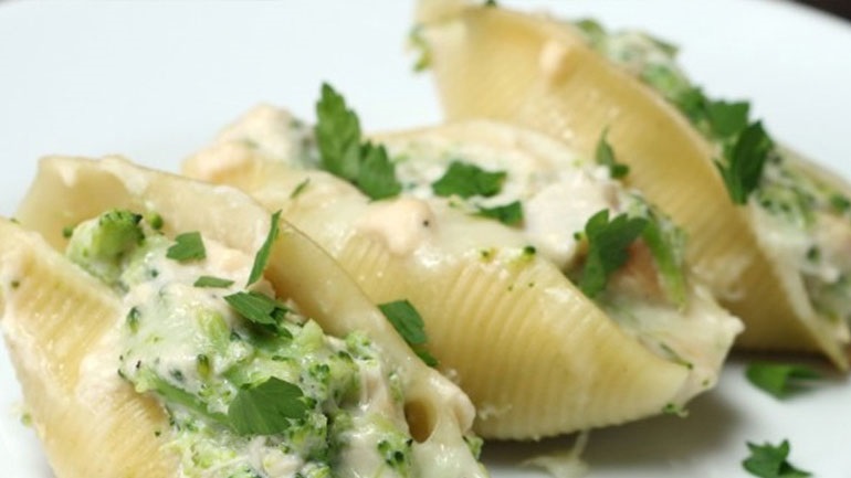 Γεμιστά κοχύλια με μπρόκολο και φέτα