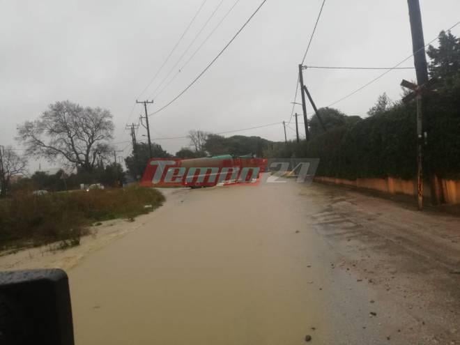 ΣΥΝΕΧΗΣ ΕΝΗΜΕΡΩΣΗ - "Πνίγηκε" η Δυτική Αχαΐα - 20 απεγκλωβισμοί - Σε ξενοδοχεία μεταφέρονται οικογένειες που τα σπίτια τους πλημμύρισαν - Θεομηνιόπληκτος, ζητά να κηρυχθεί ο Δήμος - ΒΙΝΤΕΟ - ΦΩΤΟ