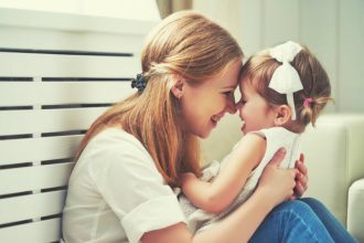 Πώς θα μεγαλώσετε παιδιά με δυνατούς χαρακτήρες