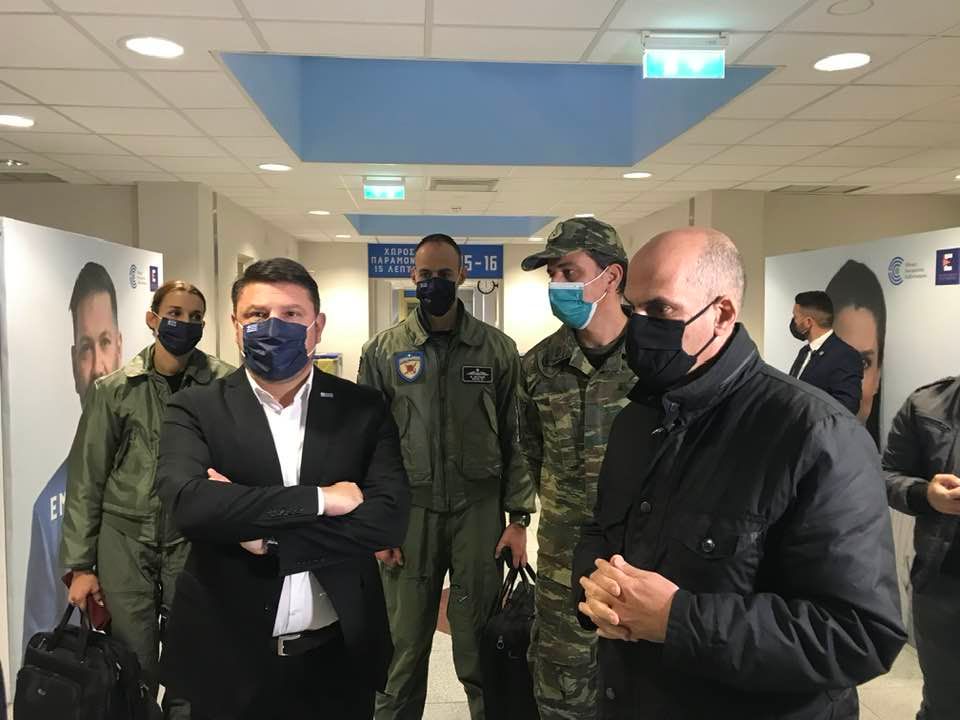 Χαρ. Μπονάνος: Στο εμβολιαστικό κέντρο παρέα με τον Χαρδαλιά