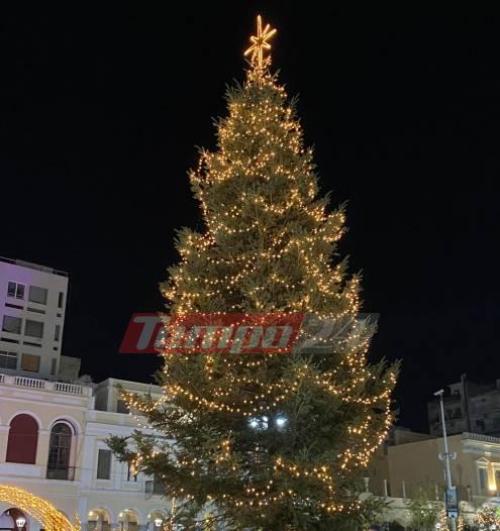 Πάτρα: Φωταγωγήθηκε το δέντρο στην πλατεία Γεωργίου - Το πρόγραμμα των Χριστουγεννιάτικων εκδηλώσεων ΦΩΤΟ