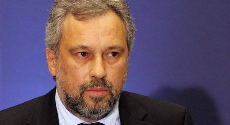 Απεγκλωβισμός από την παραπολιτική