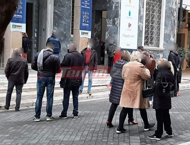 Πάτρα: 'Εξι βρέφη με κορονοϊό στο Πανεπιστημιακό Νοσοκομείο - Ουρές στο Επιμελητήριο για rapid test εξαιτίας της εκτόξευσης των κρουσμάτων