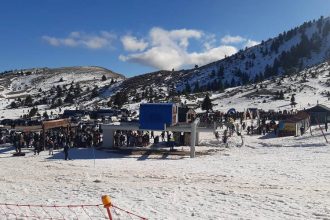 "Βούλιαξε" και σήμερα Κυριακή το Χιονοδρομικό Κέντρο Καλαβρύτων! Δείτε ΦΩΤΟ