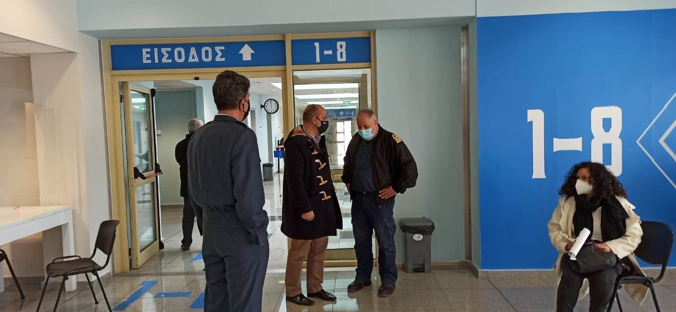 Χαράλαμπος Μπονάνος: Δώρα και ευχές σε "Κιβωτό Αγάπης" και Εμβολιαστικό Κέντρο