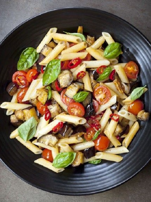Πέννες με ντοματίνια και τηγανητή μελιτζάνα