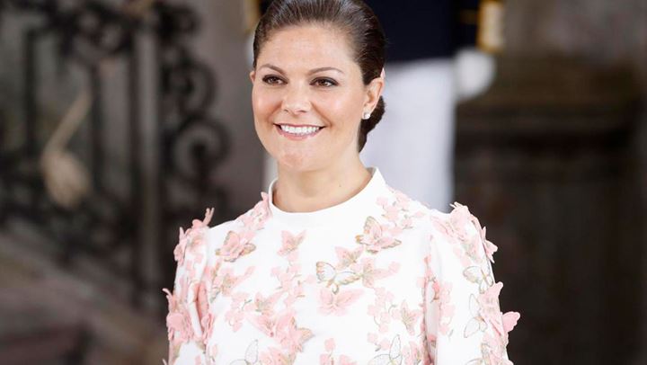 Το φόρεμα της πριγκίπισσας Βικτωρίας που θα σας βγάλει ασπροπρόσωπες το καλοκαίρι