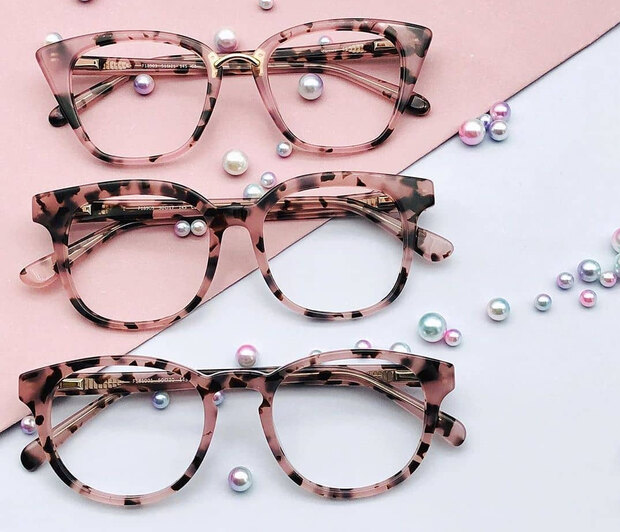 Αυτές τις τάσεις στα γυαλιά οράσεως μπορείς να υιοθετήσεις και μέσα στην καραντίνα