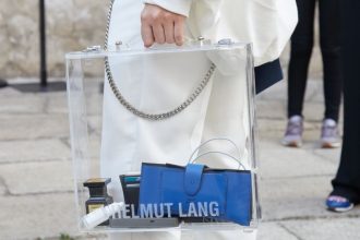 3 προϊόντα ομορφιάς που δεν πρέπει να λείπουν από την τσάντα σου