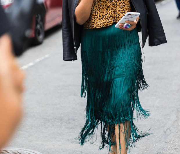 Κρόσσια: Πέντε τρόποι να τα φορέσεις χωρίς να σε κοιτάζουν παράξενα στο δρόμο