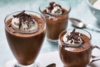 Λαχταριστή μους σοκολάτα με πραλίνα φουντουκιού