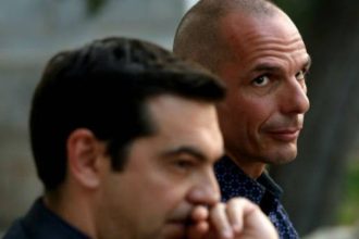 Ο ΣΥΡΙΖΑ στον καιρό του σουρεαλισμού: Υμνούν το ΟΧΙ που έκαναν ΝΑΙ!