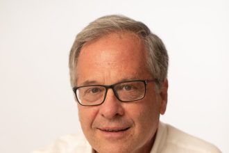 Ο Κώστας Μάρκου γιορτάζει