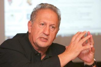 Θετικός στον κορονοϊό ο Κώστας Σκανδαλίδης