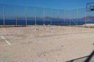 Πάτρα: Γεμάτο πέτρες εδώ και δύο μήνες το γήπεδο μπάσκετ!