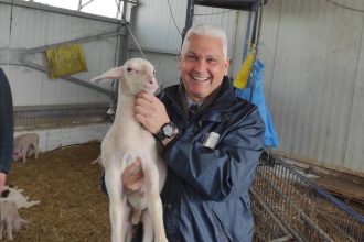 Φωκίων Ζαΐμης: Ξεχωριστή εμπειρία σε φάρμα με ...κλασική μουσική!