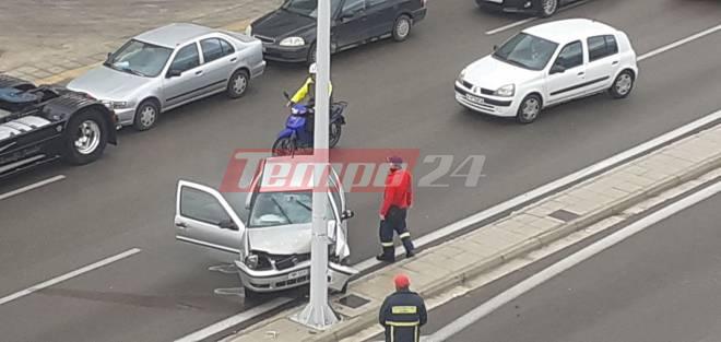 Πάτρα: Του "έφυγε" το αυτοκίνητο και χτύπησε σε κολώνα ΦΩΤΟ