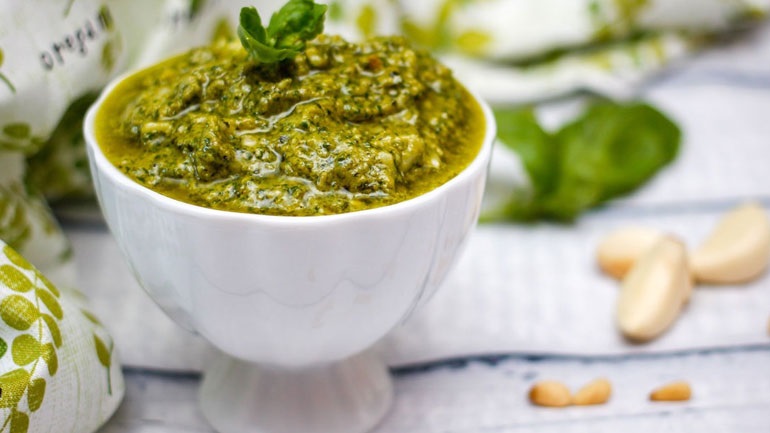 Η καλύτερη συνταγή για αυθεντική σάλτσα πέστο!