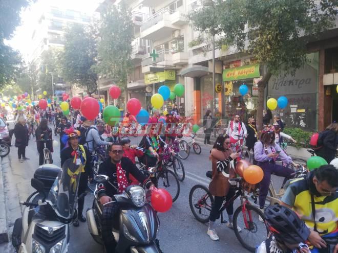 Πάτρα: Η πόλη "μυρίζει" Καρναβάλι - Γέμισε χρώμα η Ποδηλατάδα Μεταμφιεσμένων (ΦΩΤΟ-ΒΙΝΤΕΟ)