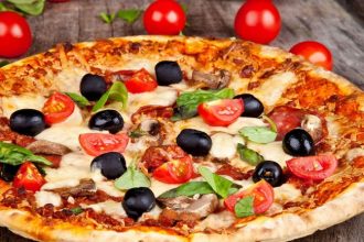 Λαχταριστή pizza με λίγες θερμίδες για όλη την οικογένεια
