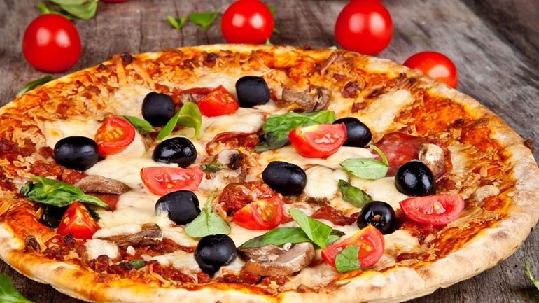 Λαχταριστή pizza με λίγες θερμίδες για όλη την οικογένεια
