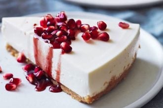 Λαχταριστό cheesecake με γιαούρτι και ρόδι