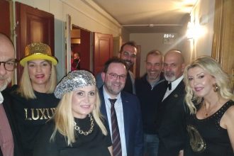 Η ...Περιφέρεια στην Αννα Βίσση