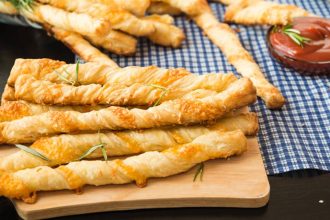 Κριτσίνια με τυρί