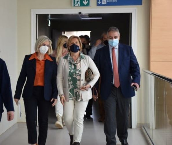 Στο Νοσοκομείο Αιγίου η Μίνα Γκάγκα - Τι είπε ο διοικητής της ΥΠε για τη λειτουργία του