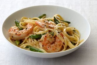 Λαχταριστή γαριδομακαρονάδα με σκόρδο