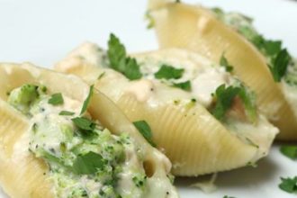 Γεμιστά κοχύλια με μπρόκολο και φέτα
