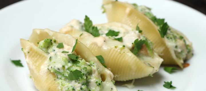 Γεμιστά κοχύλια με μπρόκολο και φέτα