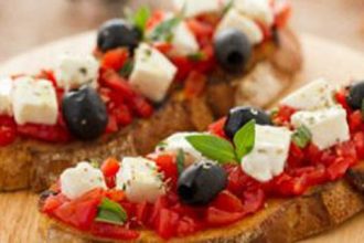 Μπρουσκέτες με ντοματίνια και τυρί