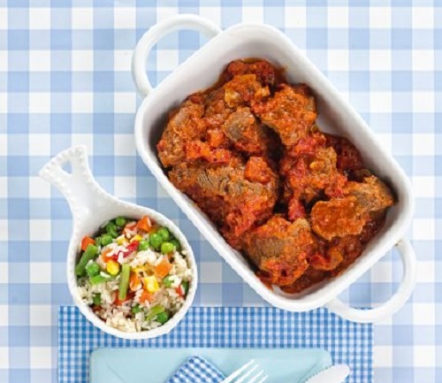 Μοσχαράκι κοκκινιστό με ρύζι πολύχρωμο