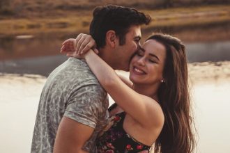 Τα μεγαλύτερα λάθη που κάνεις στο online dating και... παραμένεις single