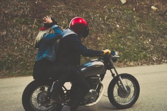 4 ψυχολογικά κόλπα για να τον κάνεις να σε ερωτευτεί