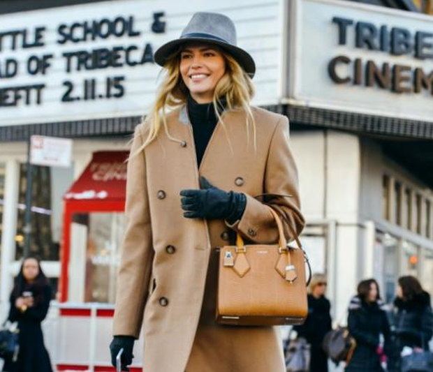 Camel coat: Το παλτό που θα φορέσεις άνετα όλο το χειμώνα