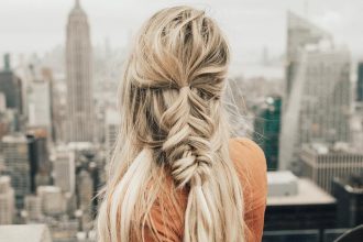 Πώς θα κάνεις την πλεξούδα ψαροκόκαλο σε 5 εύκολα βήματα